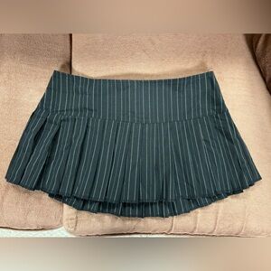 Threads mini pleated skirt